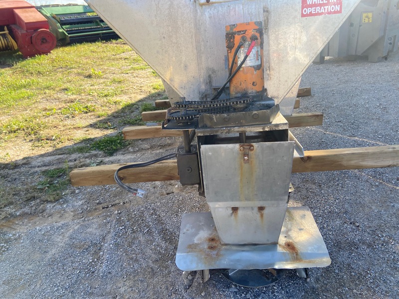 Chemical/Fertilizer Application  Arctic Salt Spreader Photo